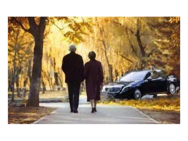 為什么要給父母買一把指紋鎖？這兩個忘帶鑰匙的新聞就是答案