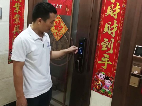指紋鎖廠家推完善，售后實(shí)現(xiàn)了大范圍普及